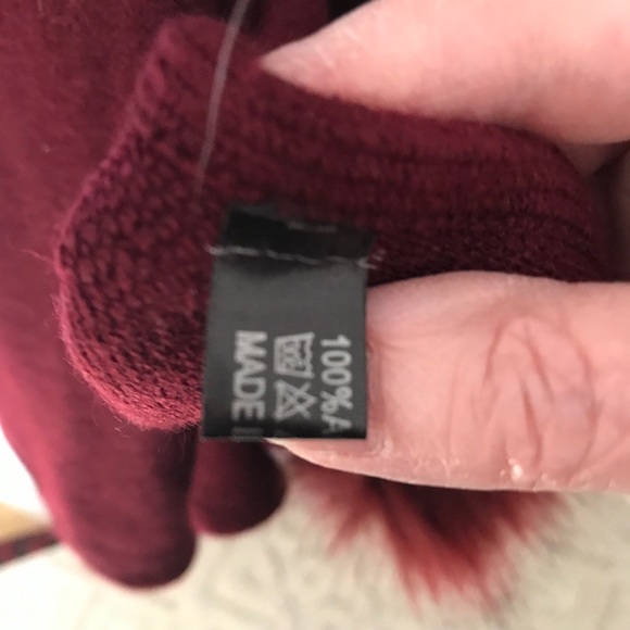 VINTAGE Poncho like One size fit all. Burgundy with fake fur . No brand name. - Picture 5 of 5